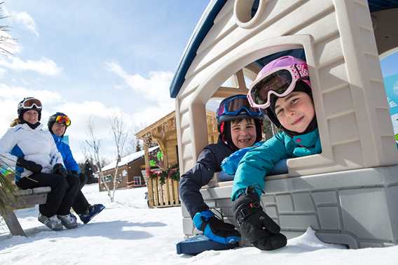 Ski family in Val Saint-Côme