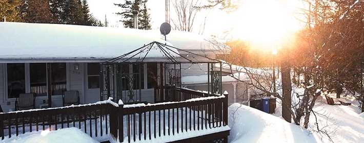 L'extérieur d'un chalet aux Chalets Clochette