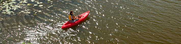 Faire du kayak sur la rivière dans le secteur des Moulins