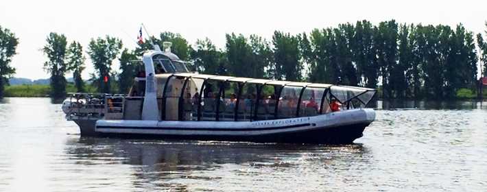 River shuttle on the river Saint-Laurent at Repentigny