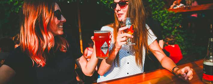 Two girls having a beer on the terrace of the Brasserie L'Albion in Joliette