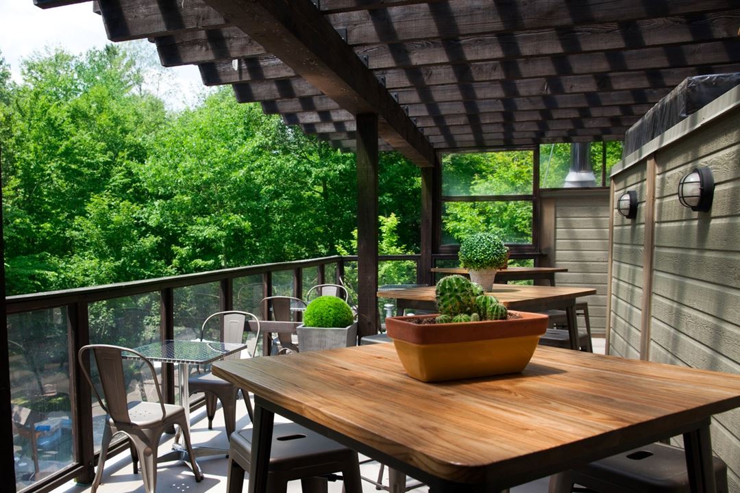 Outdoor terrace at Espaces Expérienza