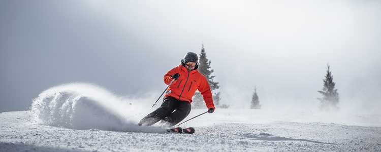 Skieur à la station Ski La Réserve