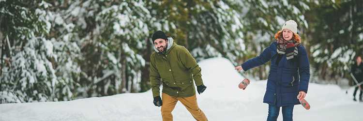 Couple en patin au Parc des Pionniers